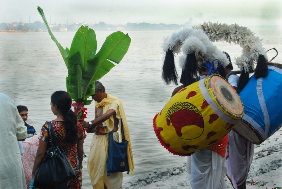 drummers-at-the-bank-of-Ganga